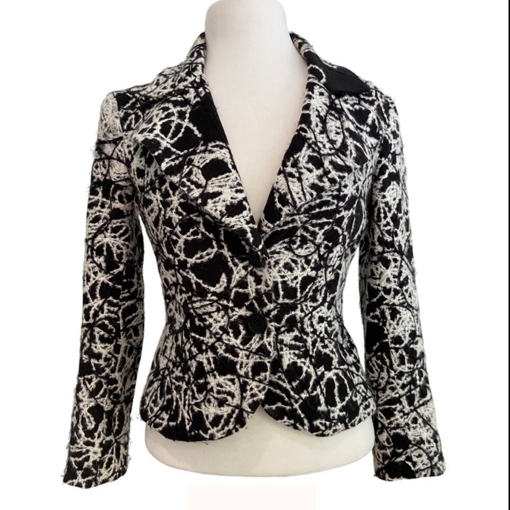Dinh Bà Black & White Abstract Pattern Fuzzy Texture Blazer - Size Small